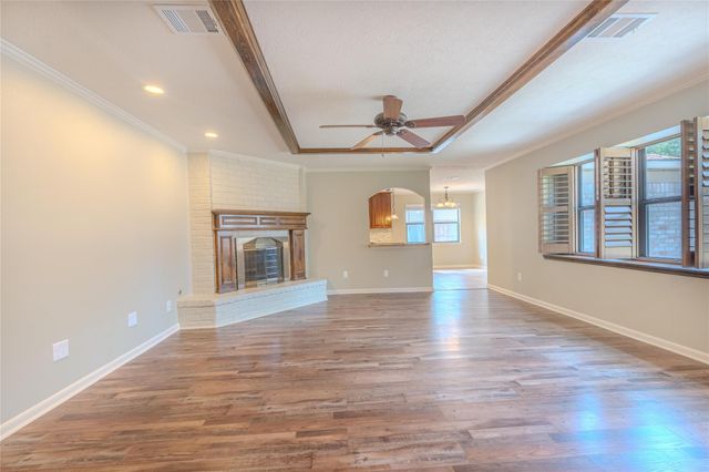 5938 Theall Road, Houston, TX 77066