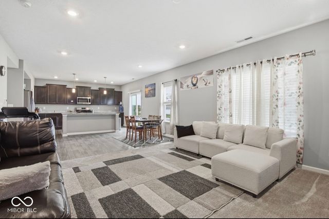 975 Bent Branch Lane, Greenwood, IN 46143