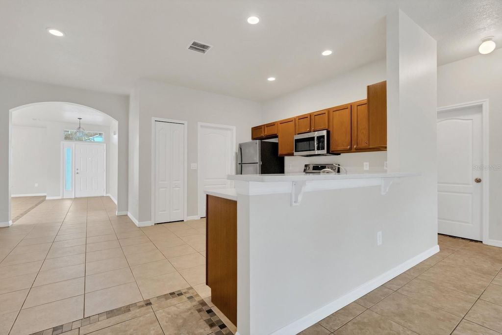 Image 11 of property listing at 7719 REX HILL TRAIL, Orlando, FL 32818