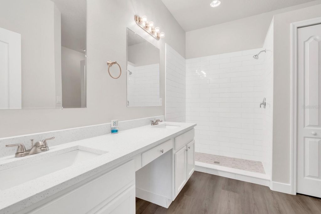 Image 18 of property listing at 7719 REX HILL TRAIL, Orlando, FL 32818