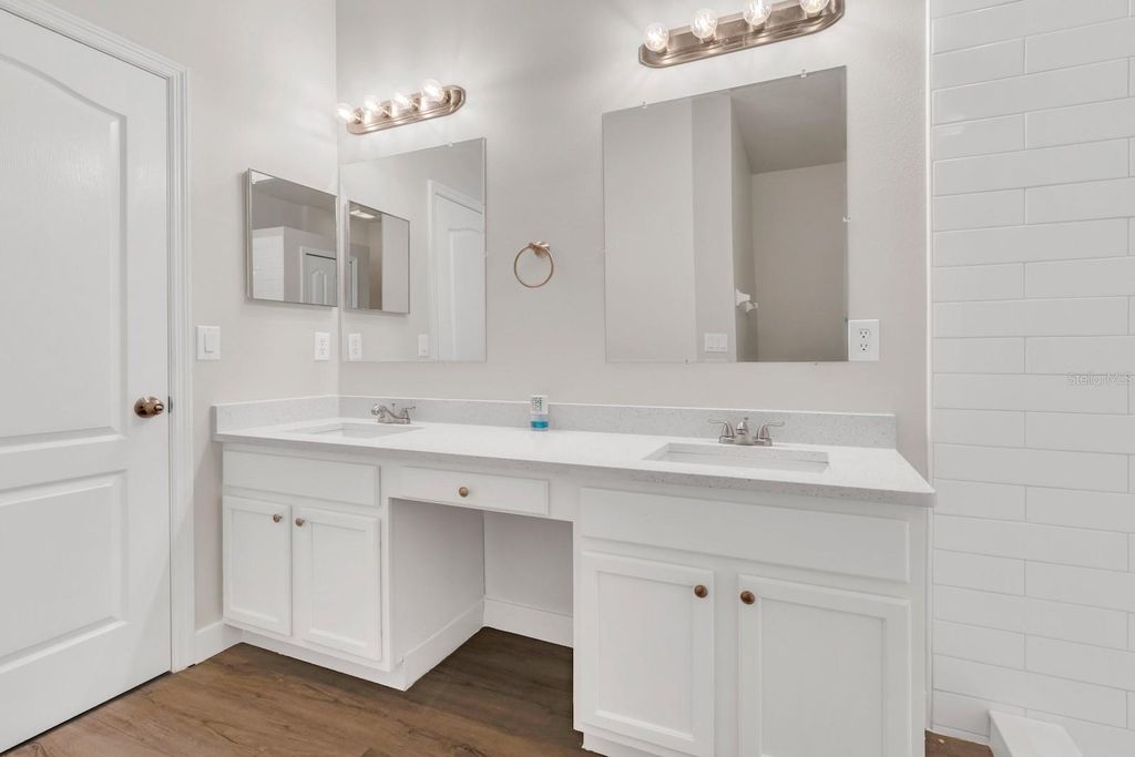 Image 19 of property listing at 7719 REX HILL TRAIL, Orlando, FL 32818