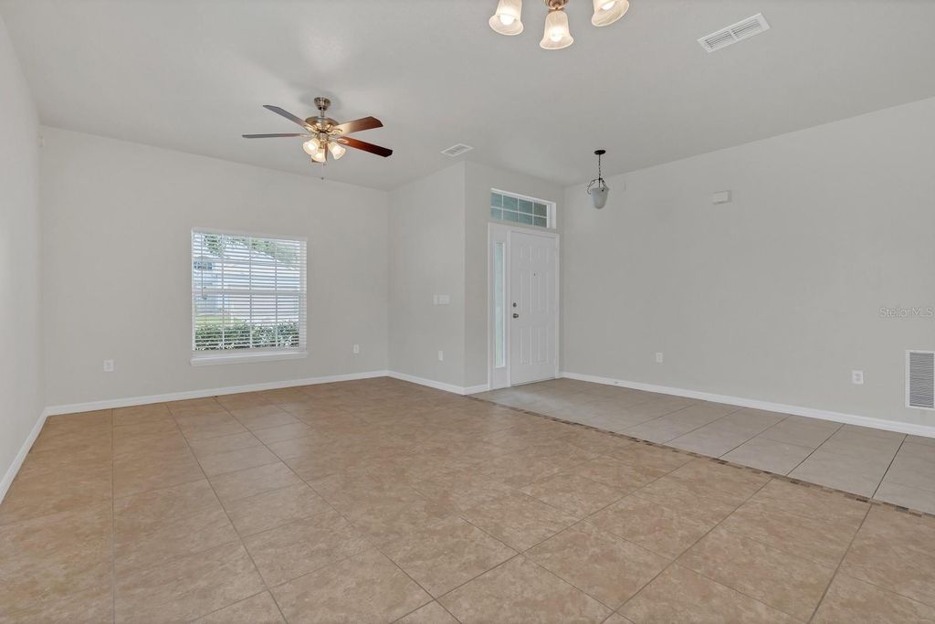 Image 4 of property listing at 7719 REX HILL TRAIL, Orlando, FL 32818