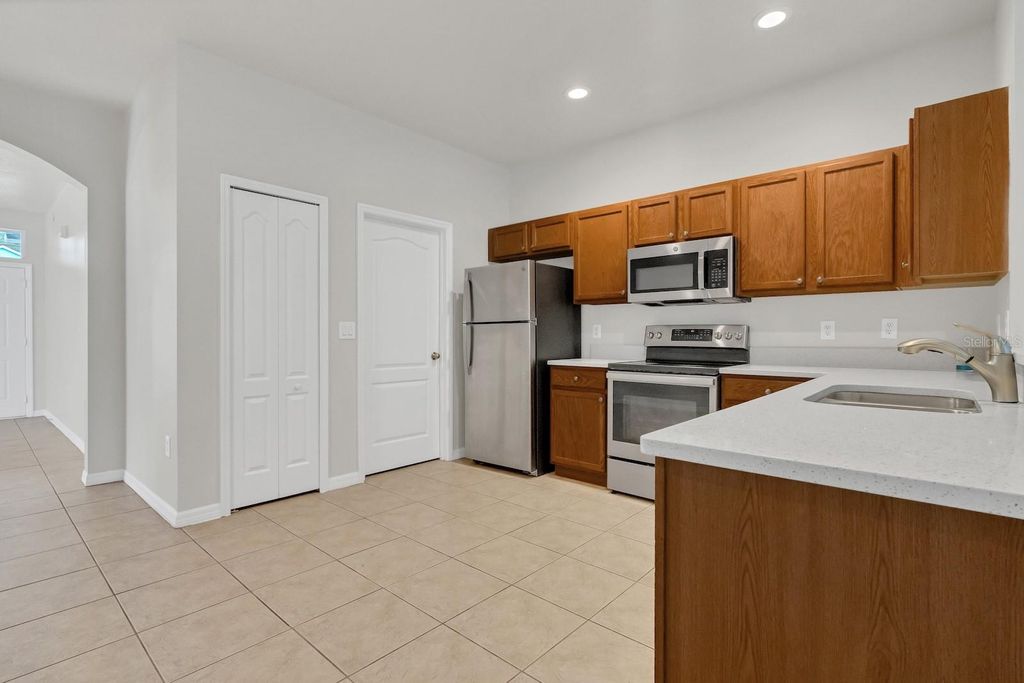 Image 10 of property listing at 7719 REX HILL TRAIL, Orlando, FL 32818