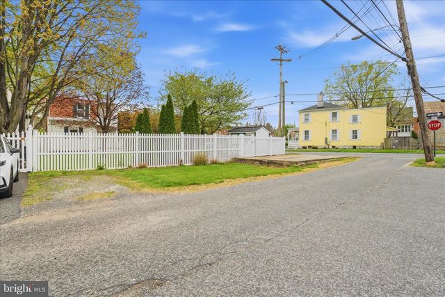901 N MARKET ST, Frederick, MD 21701
