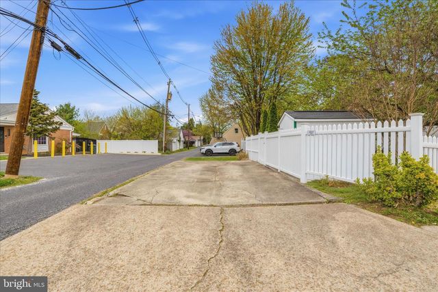 901 N MARKET ST, Frederick, MD 21701