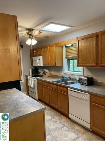 1037 Maplewood Drive, Newfoundland, PA 18445