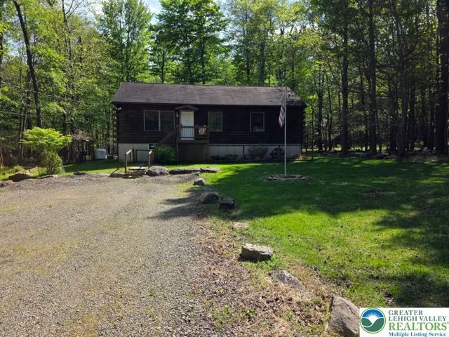 1037 Maplewood Drive, Newfoundland, PA 18445