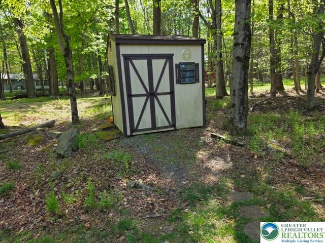 1037 Maplewood Drive, Newfoundland, PA 18445