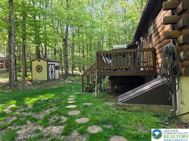 1037 Maplewood Drive, Newfoundland, PA 18445