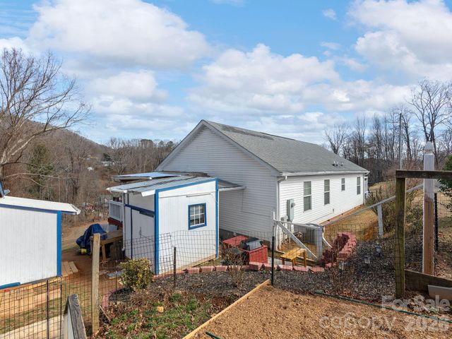 373 Starnes Cove Road, Candler, NC 28715