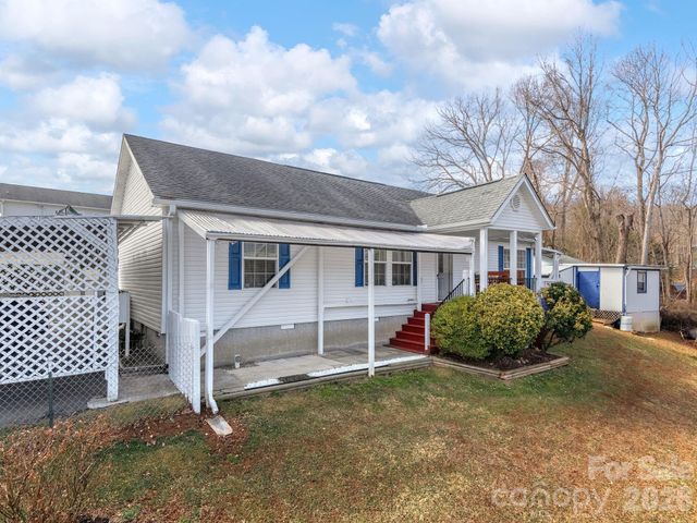 373 Starnes Cove Road, Candler, NC 28715