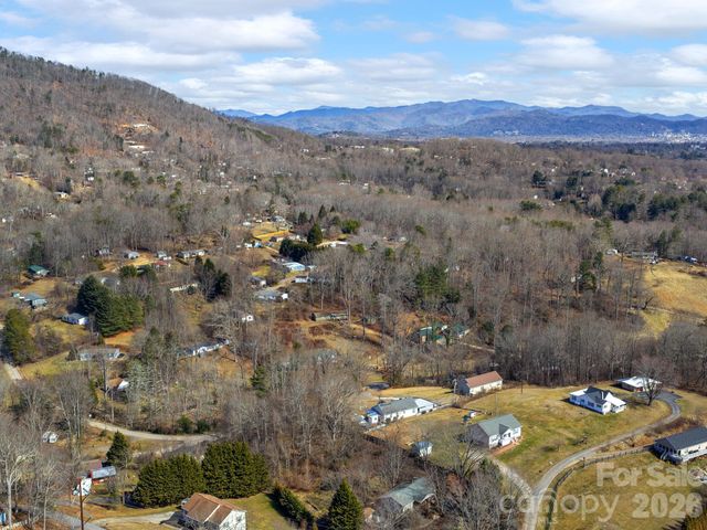 373 Starnes Cove Road, Candler, NC 28715