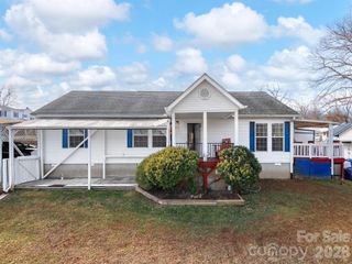 373 Starnes Cove Road, Candler, NC 28715