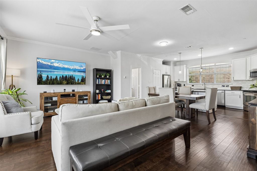 2700 Club Ridge Drive 22, Lewisville, TX 75067