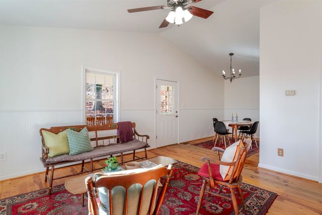 444 PEACH ST, Staunton, VA 24401