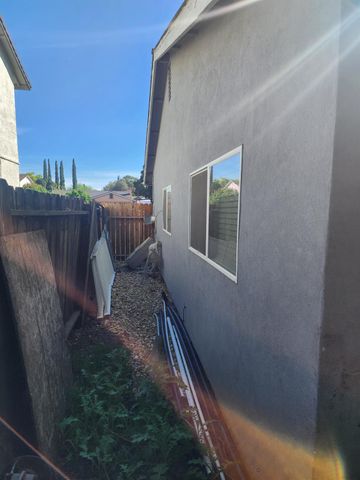 35 Monaghan Cir, Sacramento, CA 95823