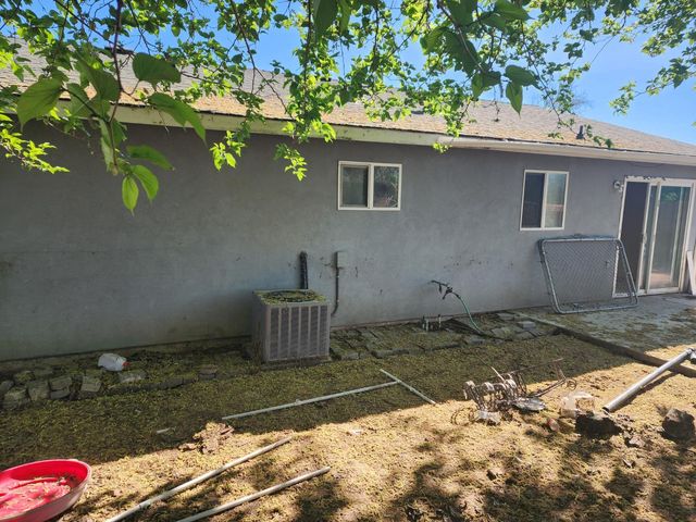 35 Monaghan Cir, Sacramento, CA 95823