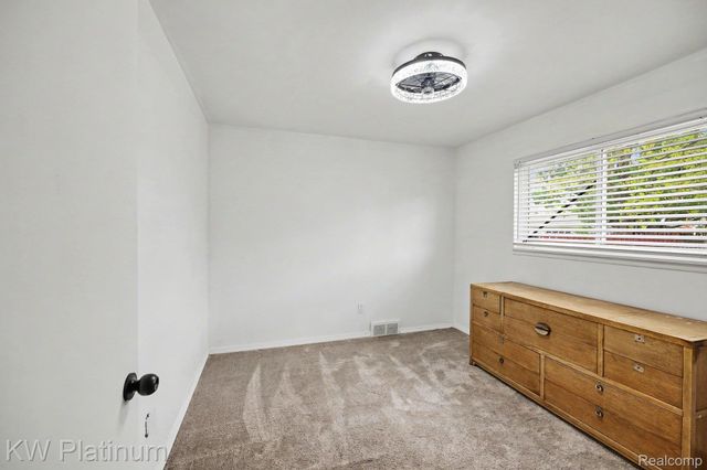 32000 Saint Margaret Street, St. Clair Shores, MI 48082