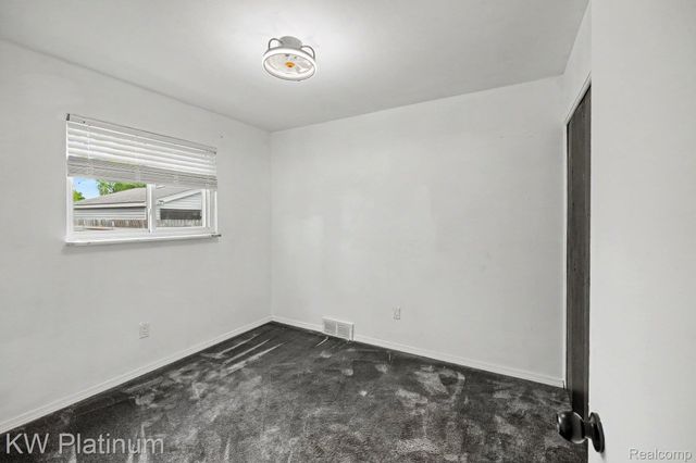 32000 Saint Margaret Street, St. Clair Shores, MI 48082