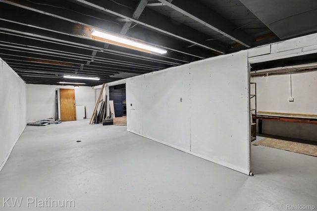 32000 Saint Margaret Street, St. Clair Shores, MI 48082