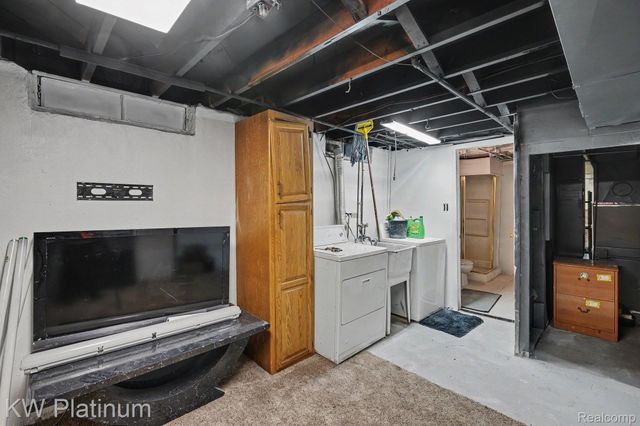 32000 Saint Margaret Street, St. Clair Shores, MI 48082