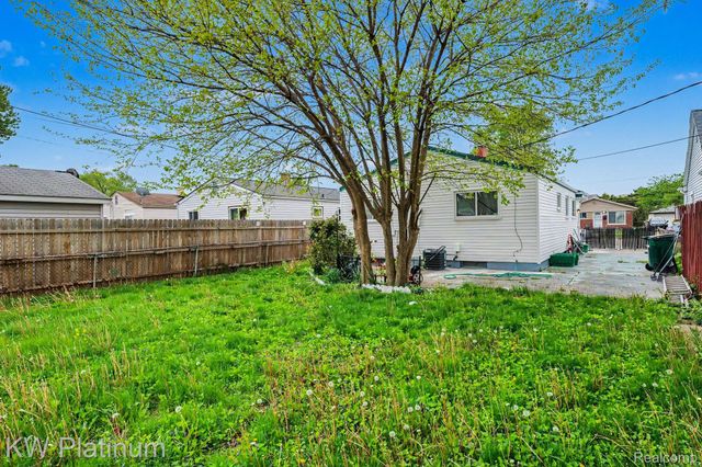 32000 Saint Margaret Street, St. Clair Shores, MI 48082