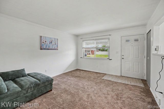 32000 Saint Margaret Street, St. Clair Shores, MI 48082