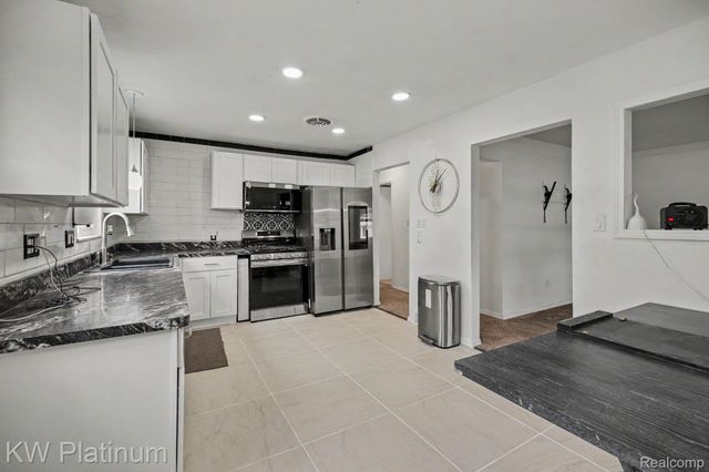 32000 Saint Margaret Street, St. Clair Shores, MI 48082