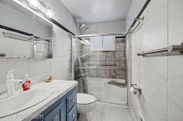 32000 Saint Margaret Street, St. Clair Shores, MI 48082