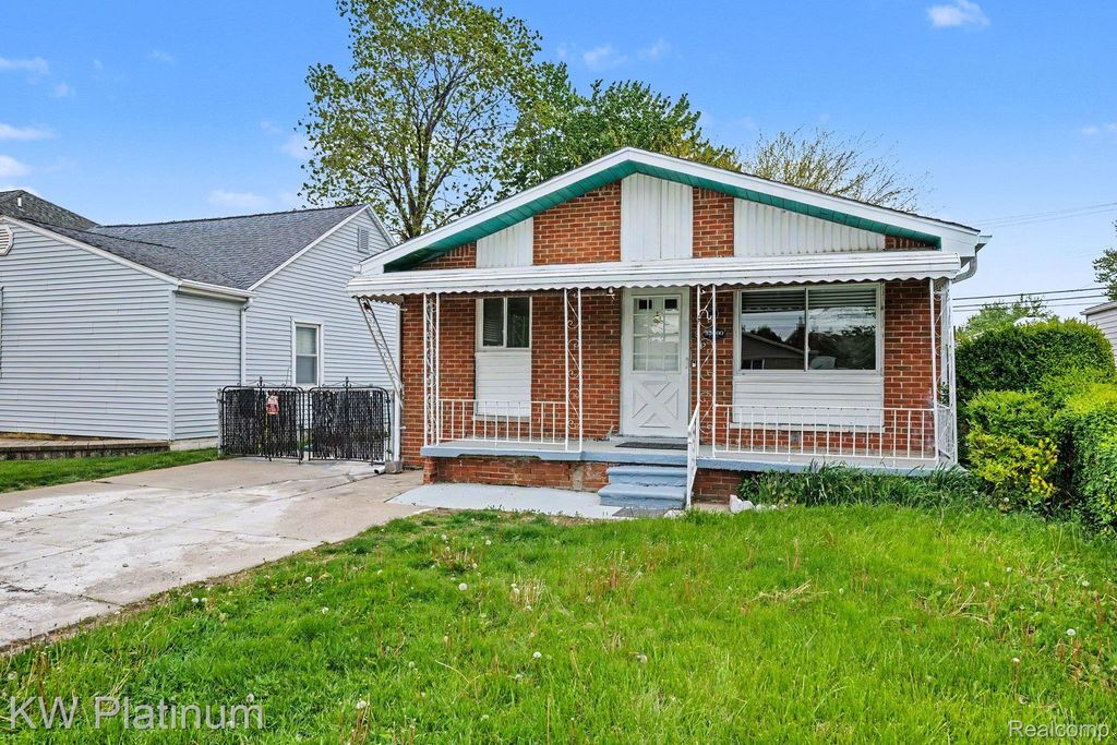 32000 Saint Margaret Street, St. Clair Shores, MI 48082