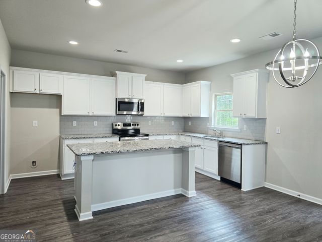 112 Tuxedo Road, Ellenwood, GA 30294