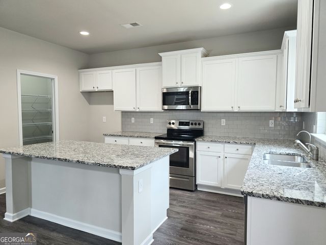 112 Tuxedo Road, Ellenwood, GA 30294