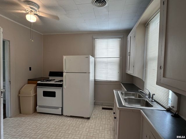 1520 Gartside Street, Murphysboro, IL 62966