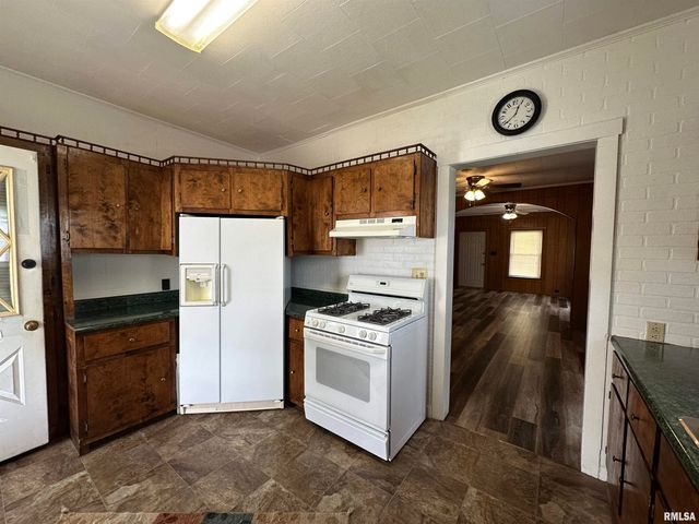 1520 Gartside Street, Murphysboro, IL 62966