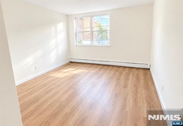 256 Crescent Lane 1, Cliffside Park, NJ 07010