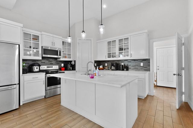 2015 Volga Avenue, Dallas, TX 75216