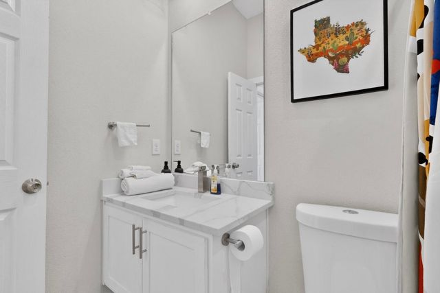 2015 Volga Avenue, Dallas, TX 75216