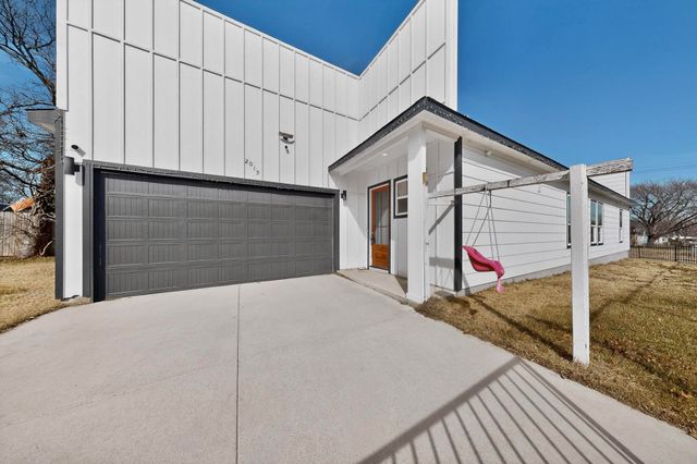 2015 Volga Avenue, Dallas, TX 75216