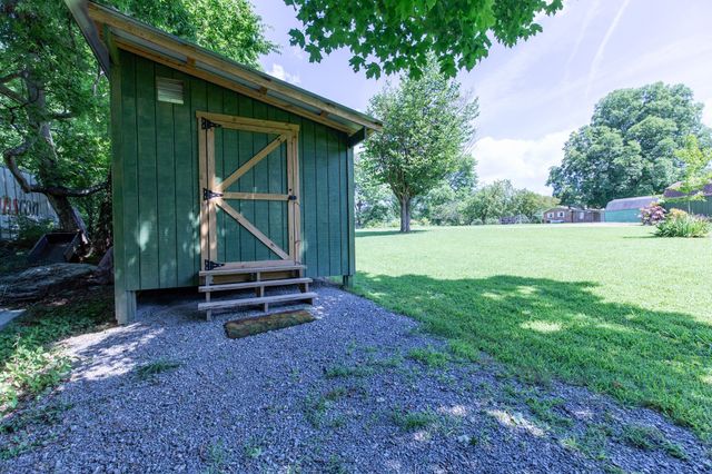 824 Dry Creek Rd, Goodlettsville, TN 37072