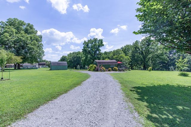 824 Dry Creek Rd, Goodlettsville, TN 37072