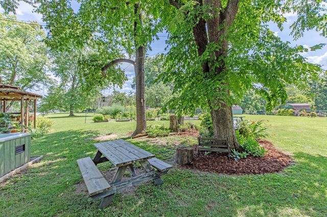 824 Dry Creek Rd, Goodlettsville, TN 37072