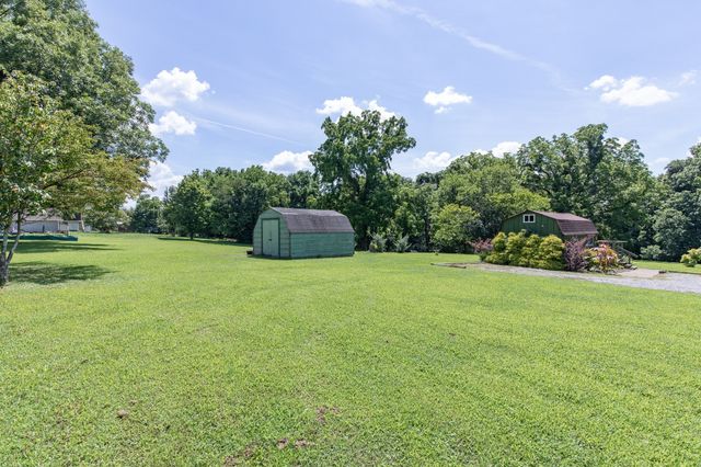 824 Dry Creek Rd, Goodlettsville, TN 37072