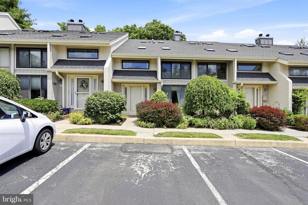 9 LANDMARK DR, Malvern, PA 19355