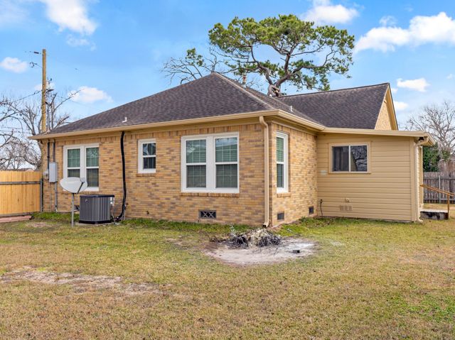 2500 Avenue E, Bay City, TX 77414