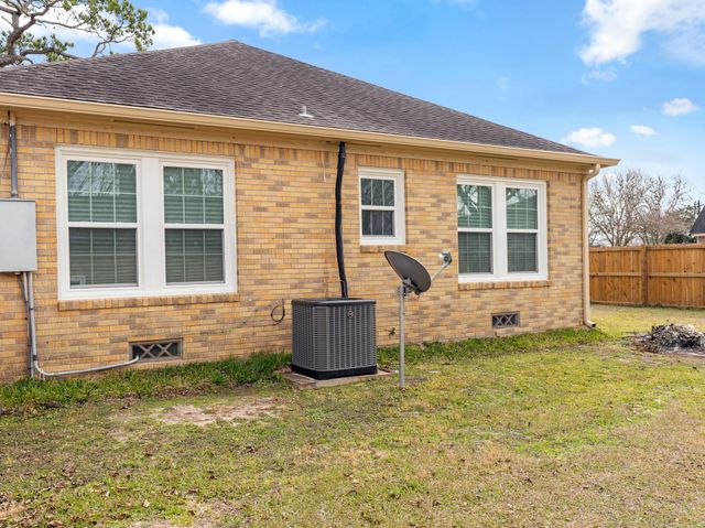 2500 Avenue E, Bay City, TX 77414