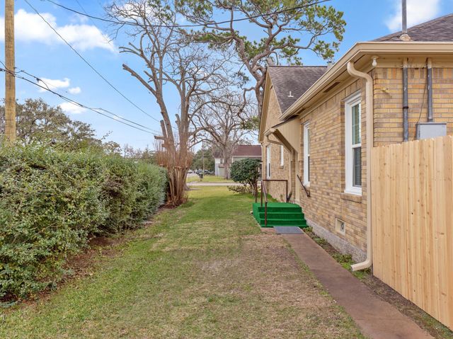 2500 Avenue E, Bay City, TX 77414