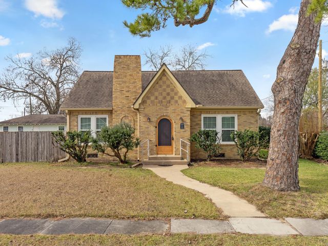 2500 Avenue E, Bay City, TX 77414