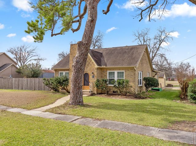2500 Avenue E, Bay City, TX 77414