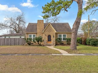 2500 Avenue E, Bay City, TX 77414