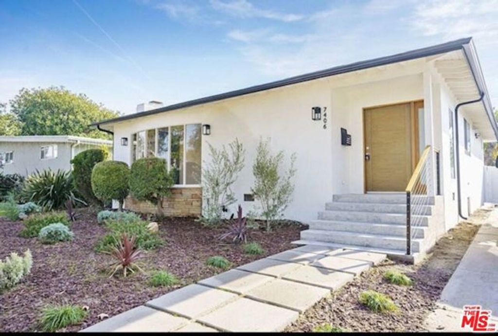 7406 W 82nd Street, Los Angeles, CA 90045